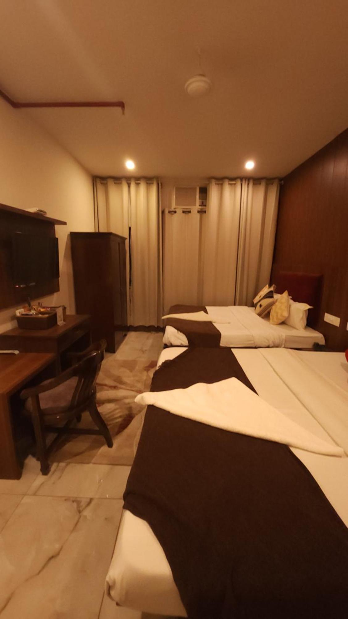 Hotel Bliss Stay Chandīgarh エクステリア 写真
